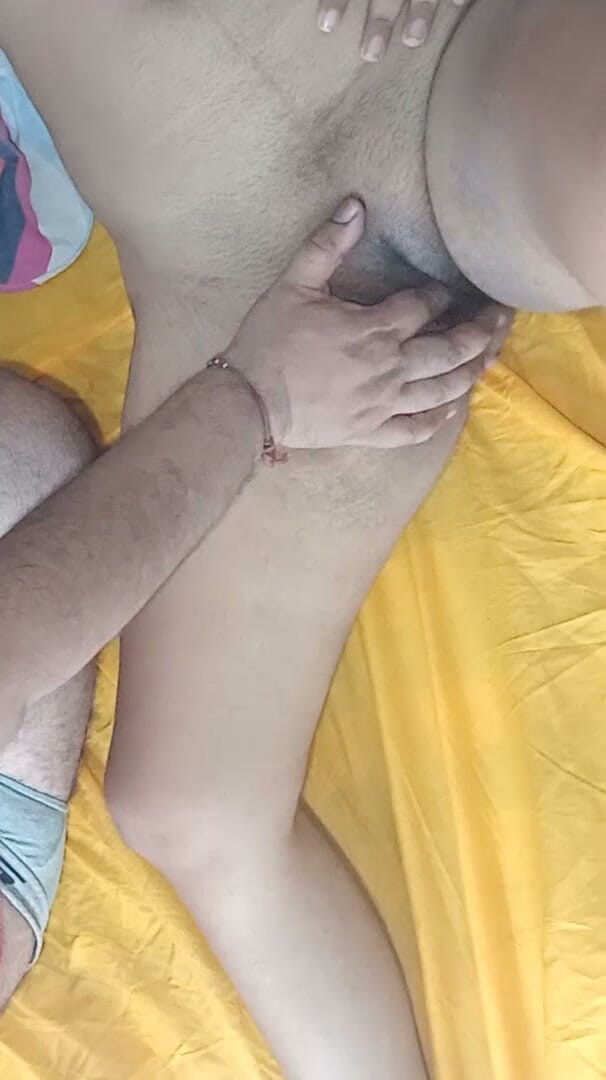 AnnielLo: L'arrapante ragazza viene sditalinata fino a quando non ha squirto...