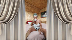 Lukerya: 热辣的家庭主妇Lukerya。早上从床上开始。