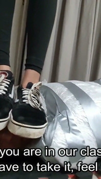 Pés e sapatos castigam gatas - top models e dominação perfeita