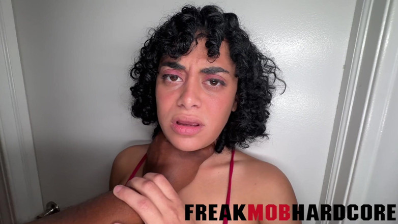 FreakMob hardcore: Non c'è modo che andrà in palestra vestita così