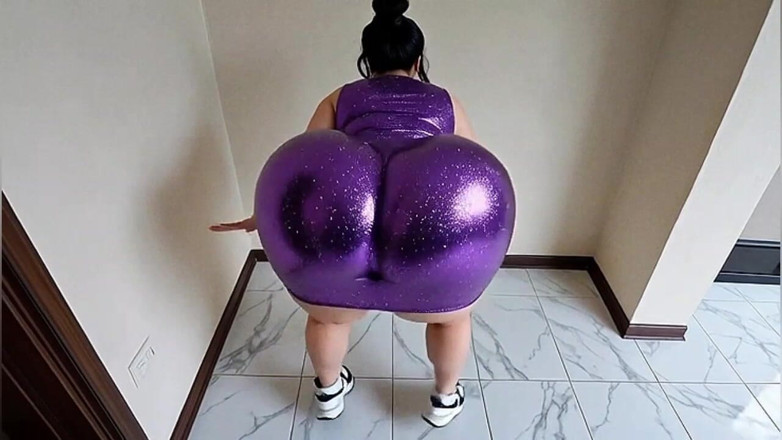 Xprohibidox1: Cewek sange dengan pantat bahenol ini lagi asik muasin memeknya...