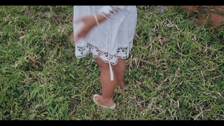 MarieChell: 나는 사진을 찍기 위해 길에있는 작은 집에 들렀고, 우리는 섹스를 끝냈습니다!