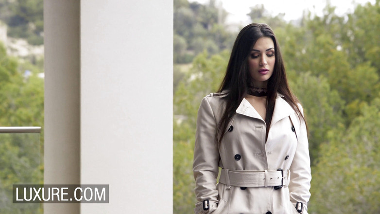 Luxure: Susy Gala brunette hot wife gives head and satisfies stranger