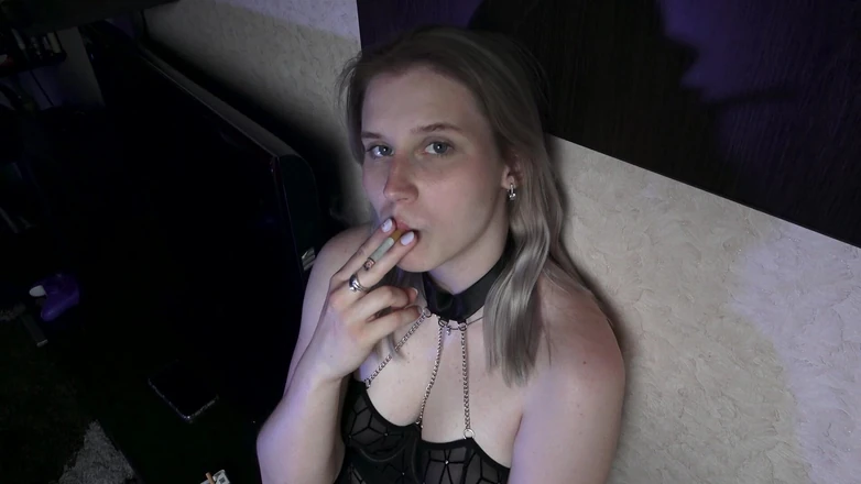 MertyXXX: Kouření na vysokých podpatcích