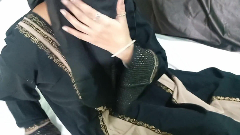 Dearshivani: 穆斯林家庭主妇被房主干
