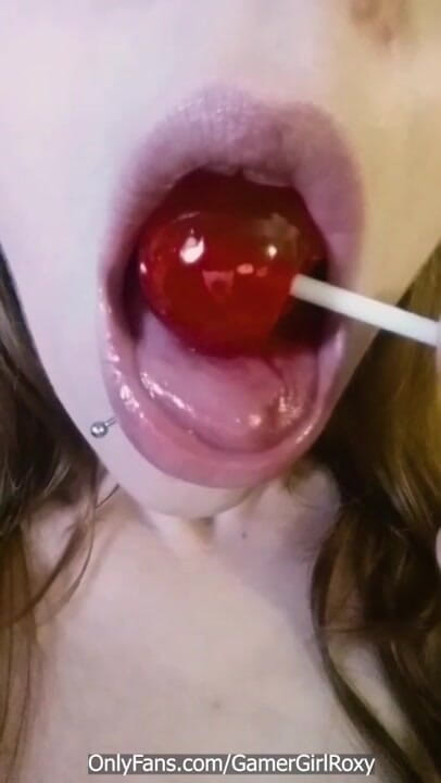 GamerGirlRoxy: セックスとキャンディーの匂いがする - 吸盤で自慰行為をする