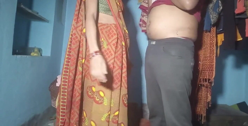 Kumari sushma: Hintli köylü kadın işiyor ateşli video