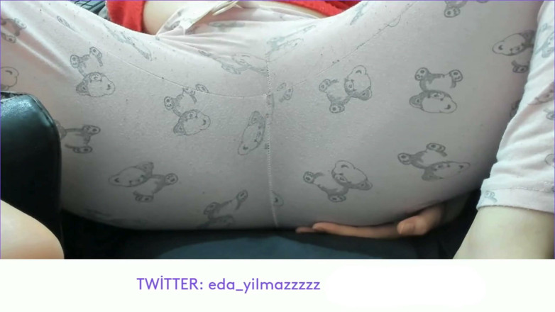 bigass_sexy_bigboobs: Turk -masturbasi pakai piyama- muasin memeknya pakai piyama