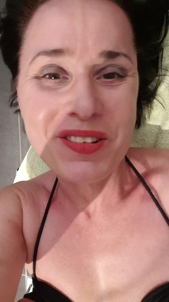 JulieEroticDress: Video penggemar christiak lagi asik orgasme intens sama glasdildo