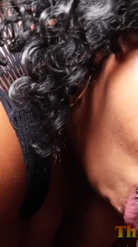 Sessione di bbc deepthroat con le grandi tettone della bbw ragazza nera