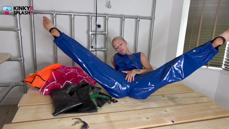 UKCuteGirl Lucy Lauren: Vêtements de pluie en pvc brillants, waders en caoutchouc et...