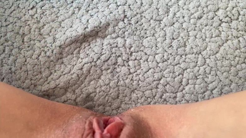 Veggiebabyy: Muschi necken mit neuem dildo