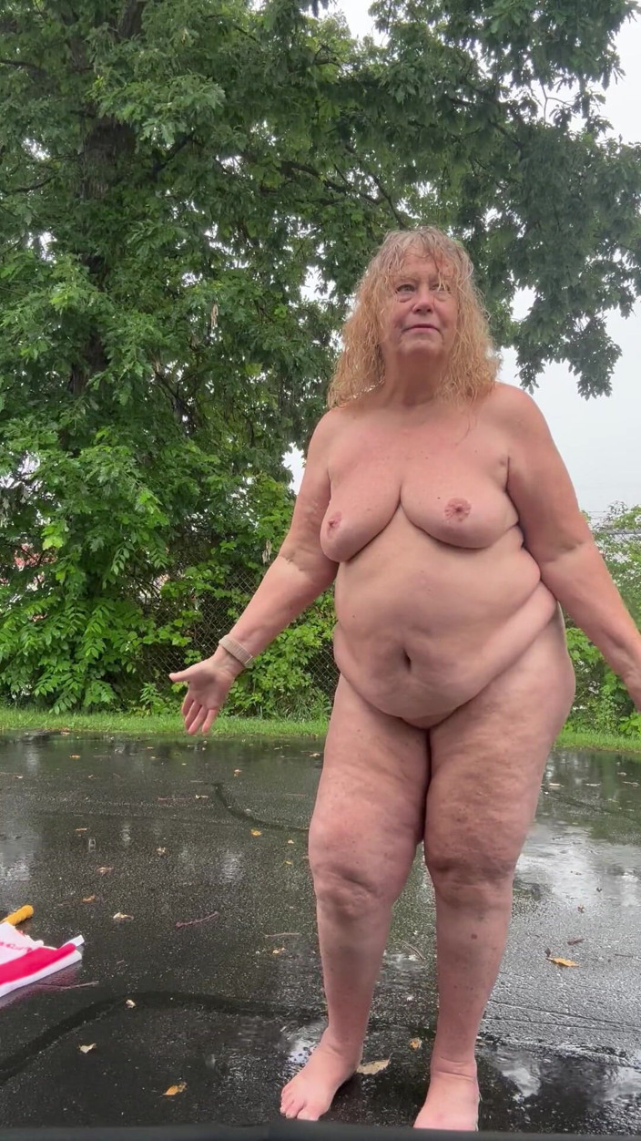 Big Ass 4 U: 음란한 시간 비의 토요일 이른 토요일