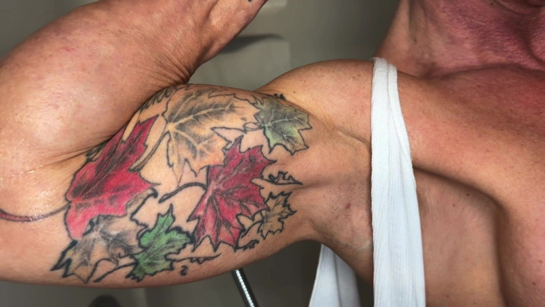 Kandylegsxxx: Shower Flex Fantasy: Kandy Flexes and Rips Her Tank Top