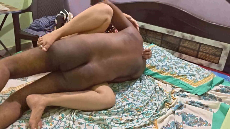 Sexy sindu: Le donne del villaggio vengono scopate con il proprietario