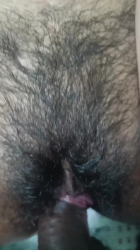 침대에서 호스 주인과 함께 하루를 즐기는 하우스 메이드