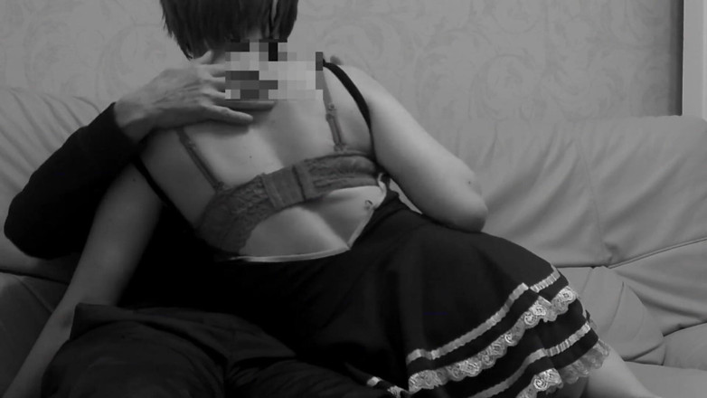 akeieroi: POV mit einem Affäre-partner auf dem Sofa
