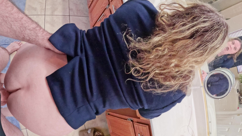 Erin Electra: Ibu tiri nggak bisa berhenti mikirin seks anal