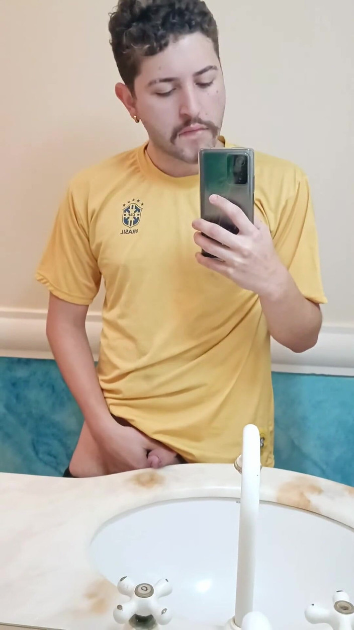 Marcosninfo: Předvádí se uvnitř kostelní koupelny