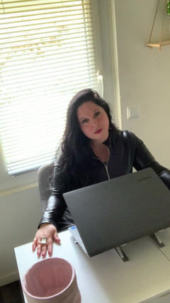 Maitresse Clara: Memanggil ke pejabat Puan Clara