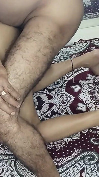 Gagică sexy suge pula, futai în poziția capră cu tatăl ei vitreg pizdă mică cu sfârcuri fierbinți