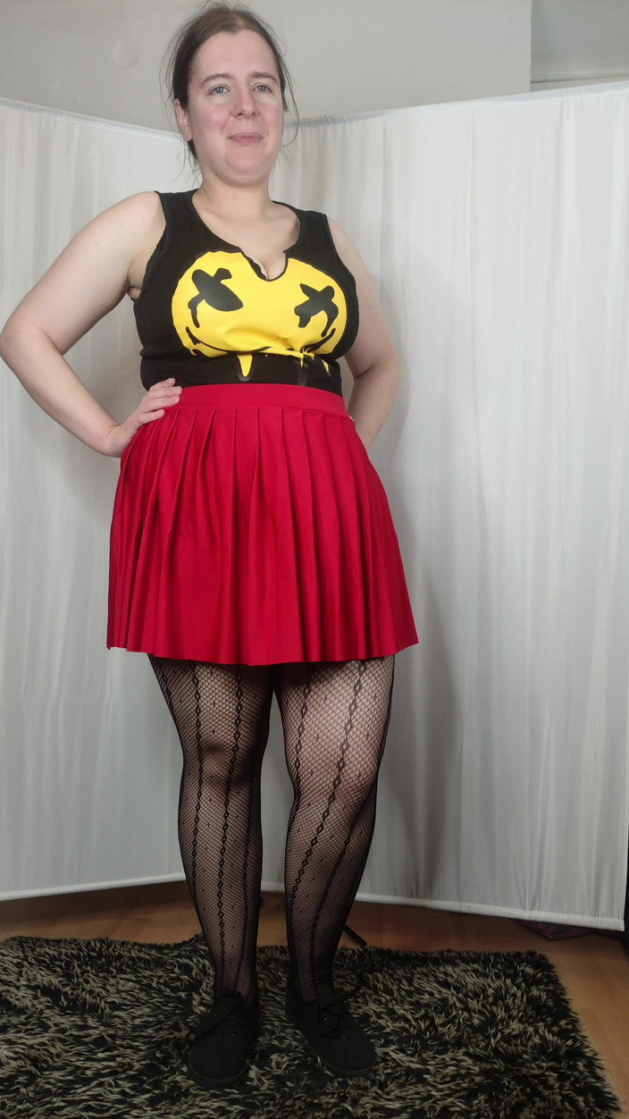 Lena Rose: [4k] Desenli külotlu çorap ve kırmızı mini etek denemesi