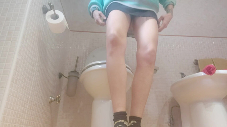 savannahamatoriale: Pee and burp, a good girl shouldn't do them