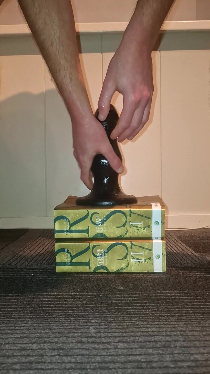 NoFace Twink X: Gay noface twink x lagi asik muasin memeknya pakai mainan...