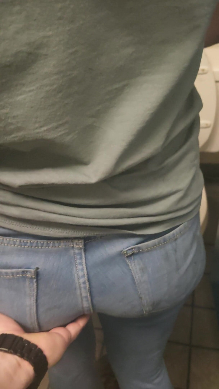 Mimiandevan: Je baise ma collègue dans les vestiaires