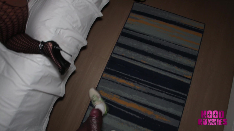 Hood Hunnies: Şişman sulu ıslak götlü sürtük büyük zenci yarağı tarafından sert sikiliyor