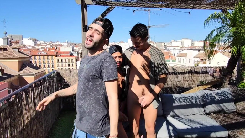 Bareback cum inside studio: O sexy Mitchell usado cru por Jonathan Miranda