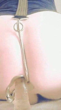 Jugoso consolador y gancho anal en mi culo 2
