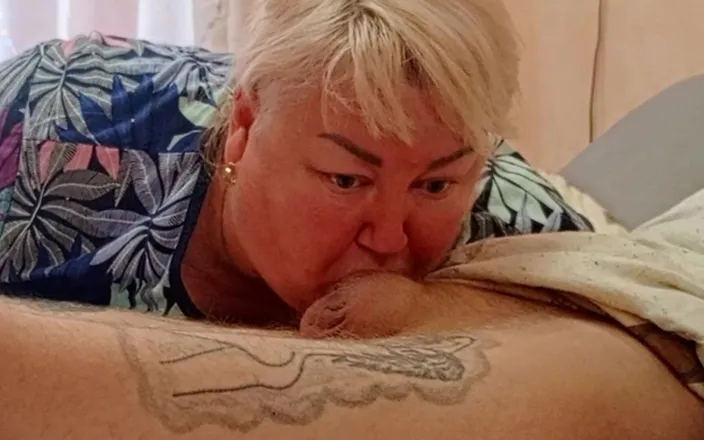 Zona901: The Morning Started with a Deep Blowjob From the Stepmom