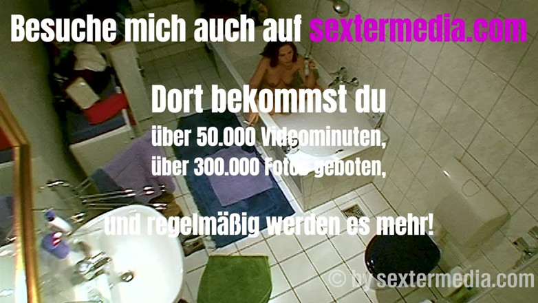 Viewer cam by Sextermedia: MILF melakukan kebersihan diri di kamar mandi
