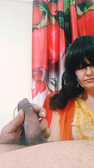 Bolly Karma: Demasiado tetona para controlar