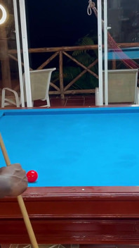 Il mio ragazzo mi scopa con il suo migliore amico dopo aver perso in piscina parte 1