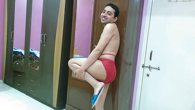 Cute & Nude Crossdresser: Seksowne maminsynek crossdresser femboy Sweet Lollipop w koszuli, majtki i...