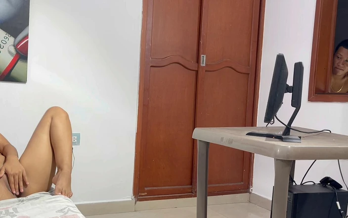 Saraymike: Hai Abang Tiri Menonton Saya Secara Rahsia Semasa Saya Melancap