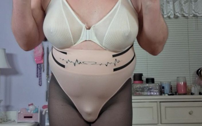 Victoria Lecherri: Sexy Soft BBW Granny Tranny!