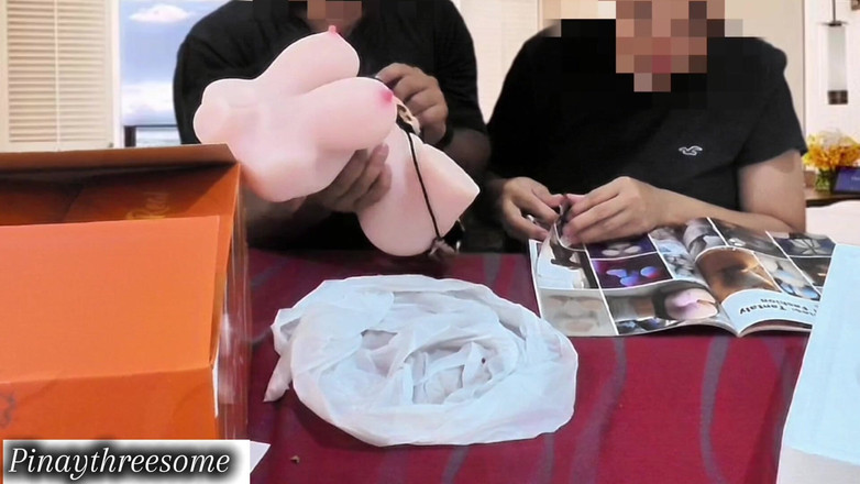 Pinay Threesome: Unboxing Hadiah Tantaly Doll dan Ulasan Kualitas Pemeriksaan