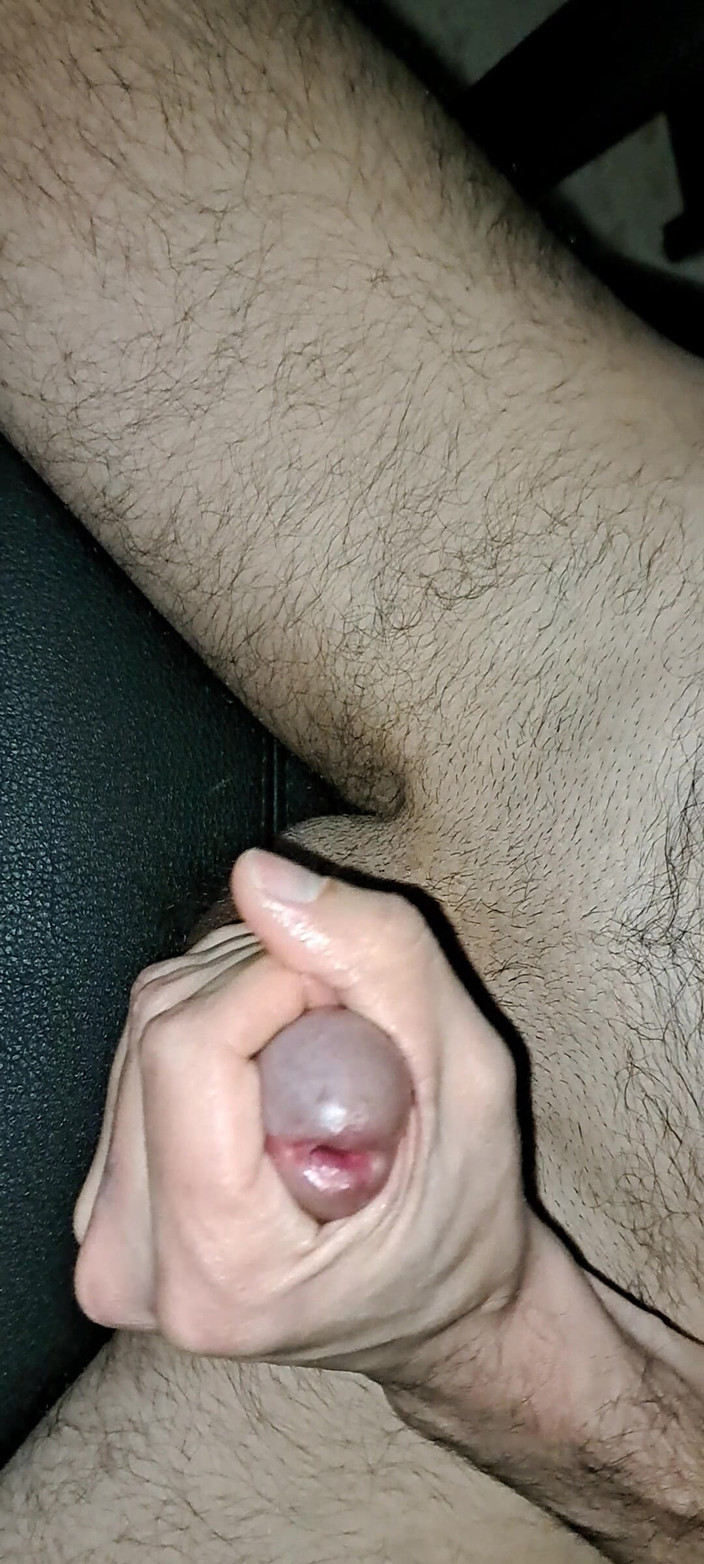 Whisky33: Mă masturbez uitându-mă la porno.