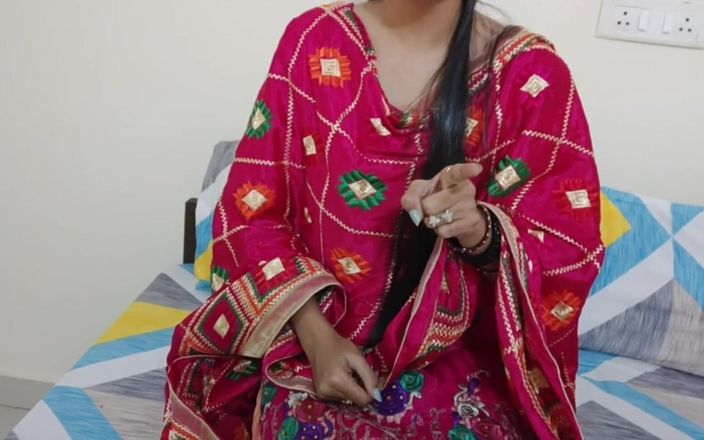 Saara Bhabhi: 印地语性爱故事角色扮演 - 印度继母没有推迟性爱