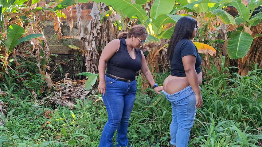 Latina BBW Walking Outdoors with Her Pants Down Low (SugarPose) Latina BBW Walking Outdoors with Her Pants Down Low (SugarPose)