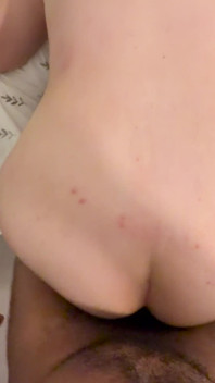 Mi Esposo Perdió Una Apuesta Viendo a Sus Amigos Negros Follarme Por Detrás
