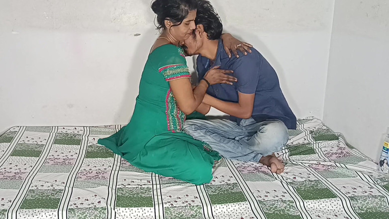 Desi Bhabhi Neha: Tang Utha Kay, femme mariée indienne chodo, demande une baise...