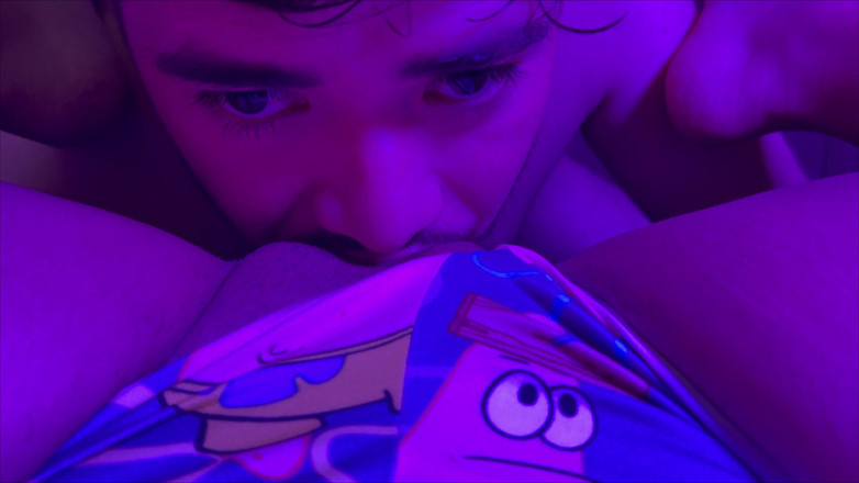 EMY_AND_JONH: Колумбийскую шлюху трахают во всех позах и сквиртят спермой внутри своего сна