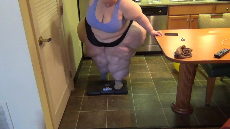 Full Weight Productions: SSBBW Bobbi Jo's failed trample &amp; sofa squash