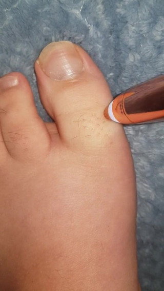 Faith's Feet Fetish: Faith feet fetish - shaving my toes