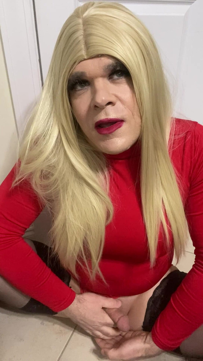 MadisonCD2025: Збуджений кроссдрессер розмовляє брудно, а потім хлопець скаже їй, що збирається повію її для своїх друзів