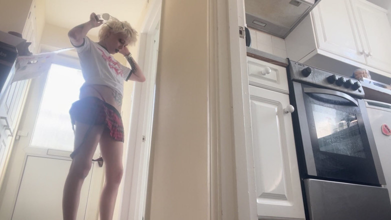 Glitterqueen1999: Custom) Scraping My Tongue for the Boy That Likes Me